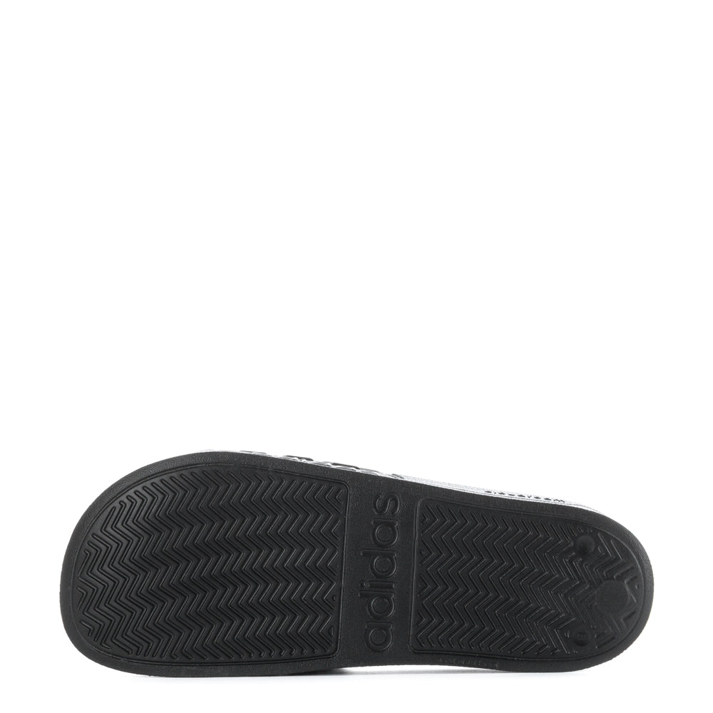 Close-up of synthetic strap with 3-Stripes on mens water slides