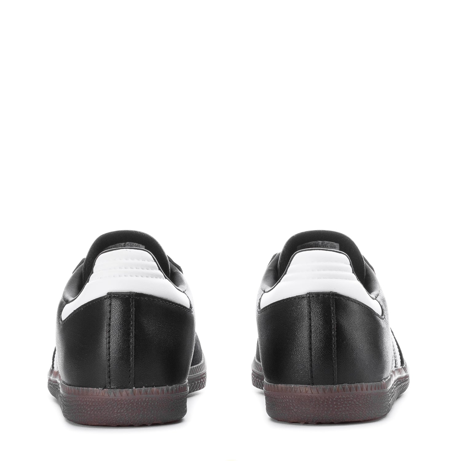 Side profile of comfortable soccer shoes for youth on outdoor field