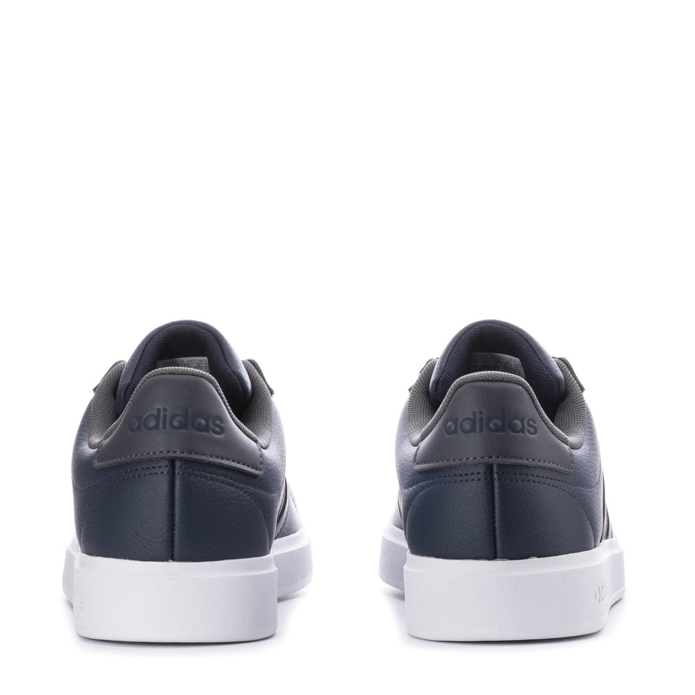 Close-up of the Adidas Grand Court 2.0 sneakers Cloudfoam cushioning and synthetic leather upper.