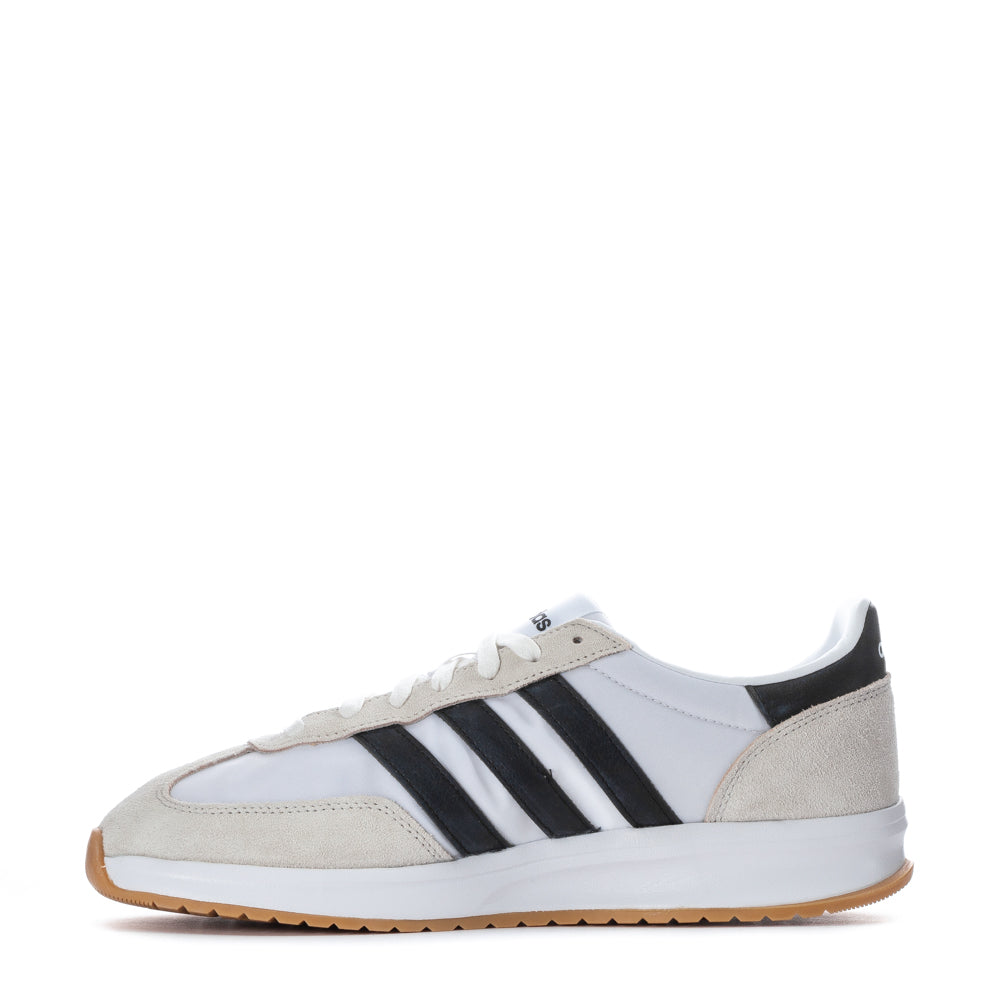 Close-up view of the Cloudfoam midsole in Adidas Run 70s 2.0 sneakers, highlighting comfort and support.