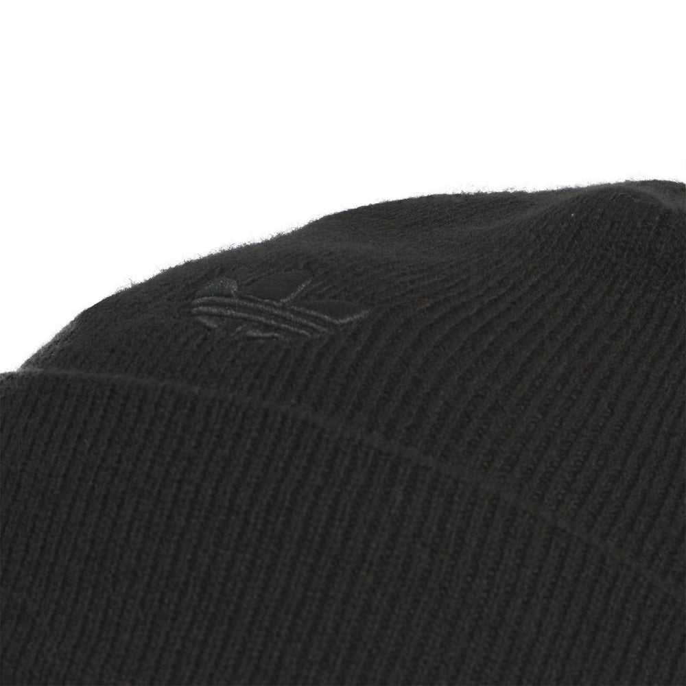 Model wearing the Adidas Offset 3-Stripe Beanie, demonstrating its stylish look.