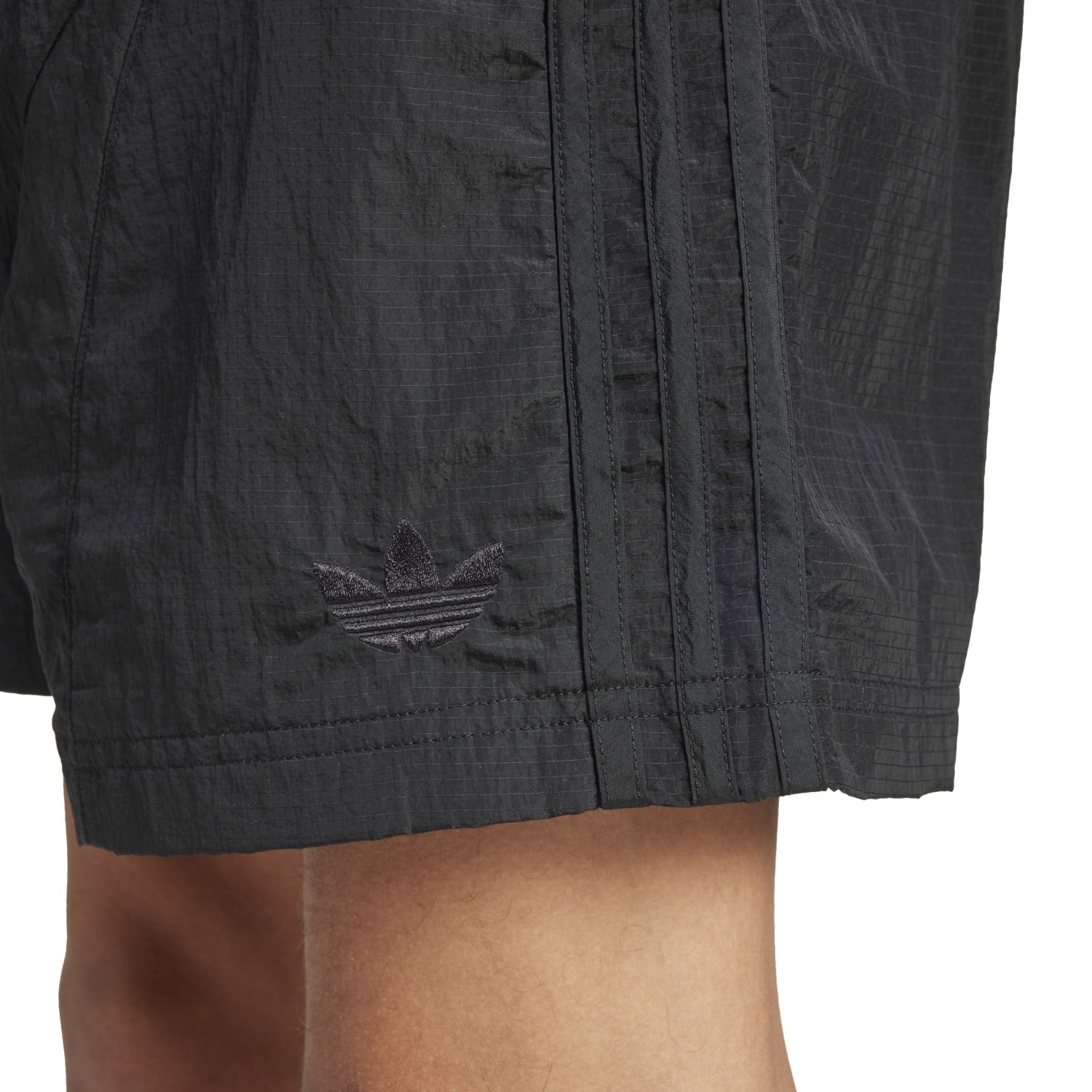 Side view of Adicolor 2000s shorts, ideal for athletic activities like running.