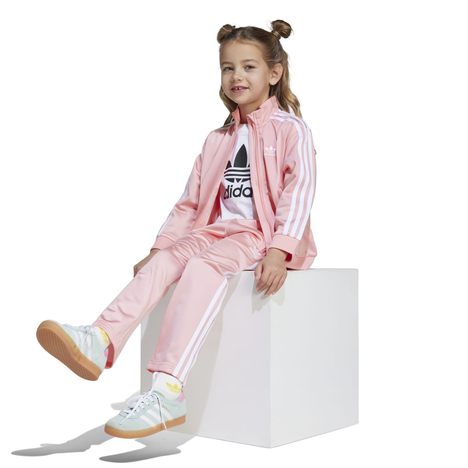 Kids training suits for playground with elastic waistband and side pockets