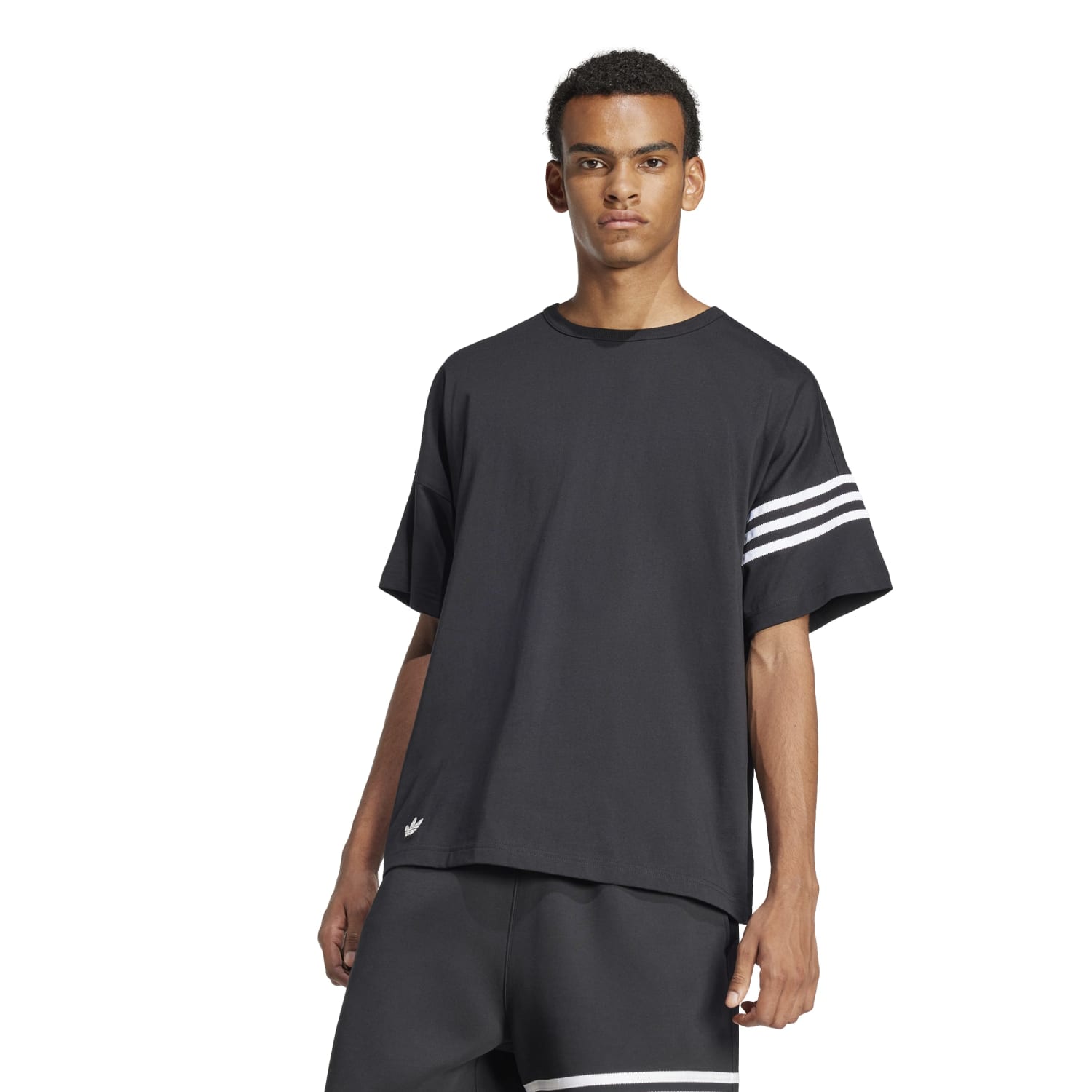 Model wearing the casual tee for summer outings
