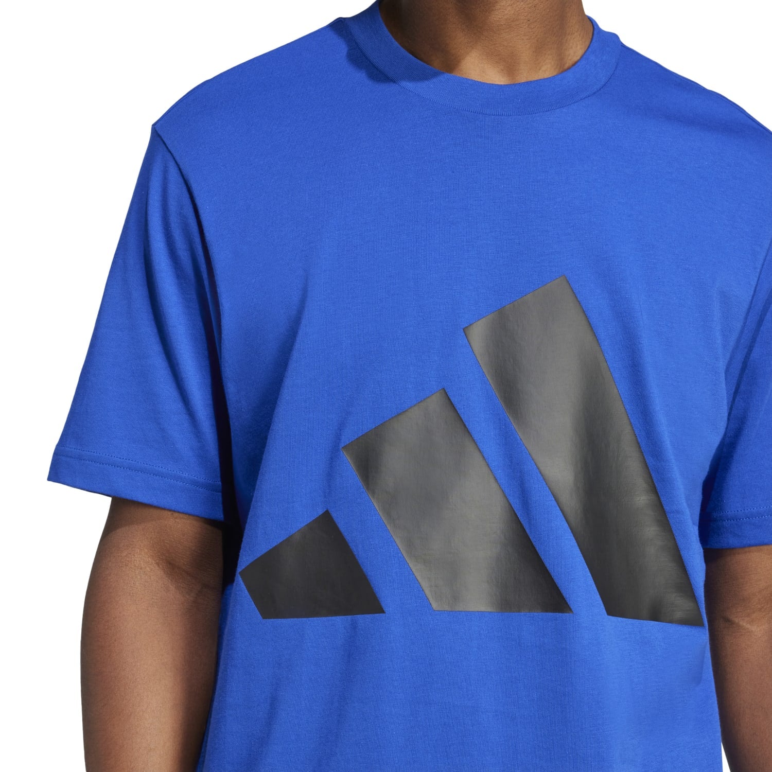Adidas Essential tee displayed on a hanger, emphasizing its premium cotton fabric and stylish design.
