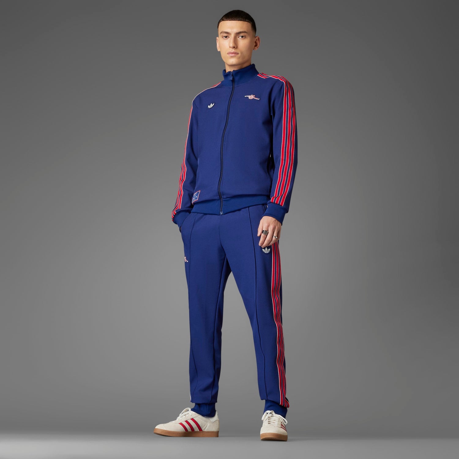 Front view highlighting the fitted cuffs and hem of the Arsenal jacket