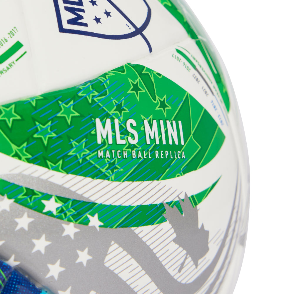 Mini soccer ball with high-quality TPU cover and air retention features