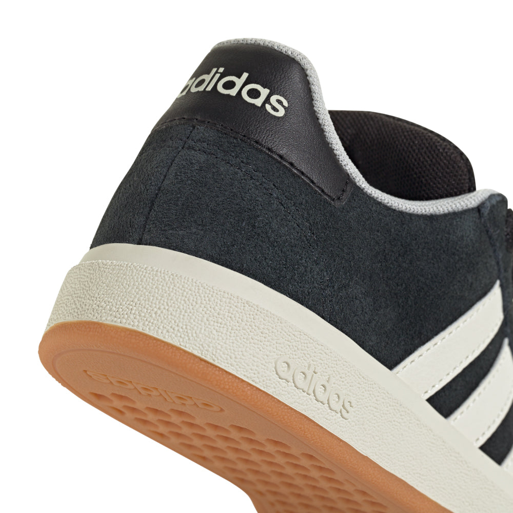 Side view of Grand Court 00s youth sneakers for active boys