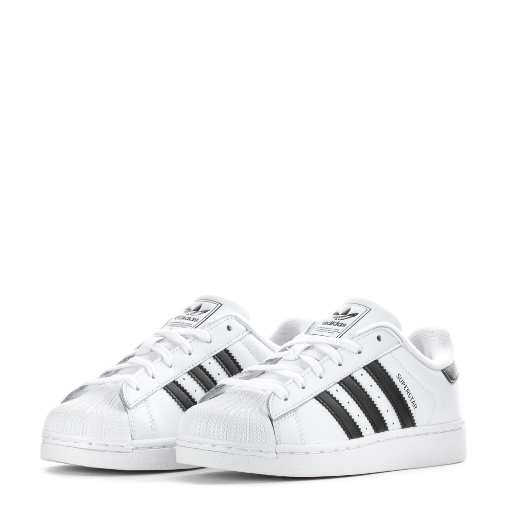 Close-up of the padded collar and tongue of Adidas Superstar II Kids Sneakers for added comfort.