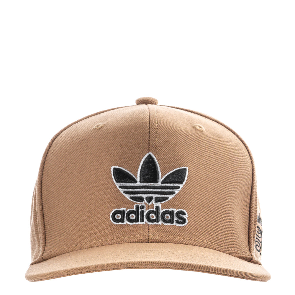 Close-up of adidas Modern 2.0 structured snapback cap highlighting the curved brim and structured silhouette
