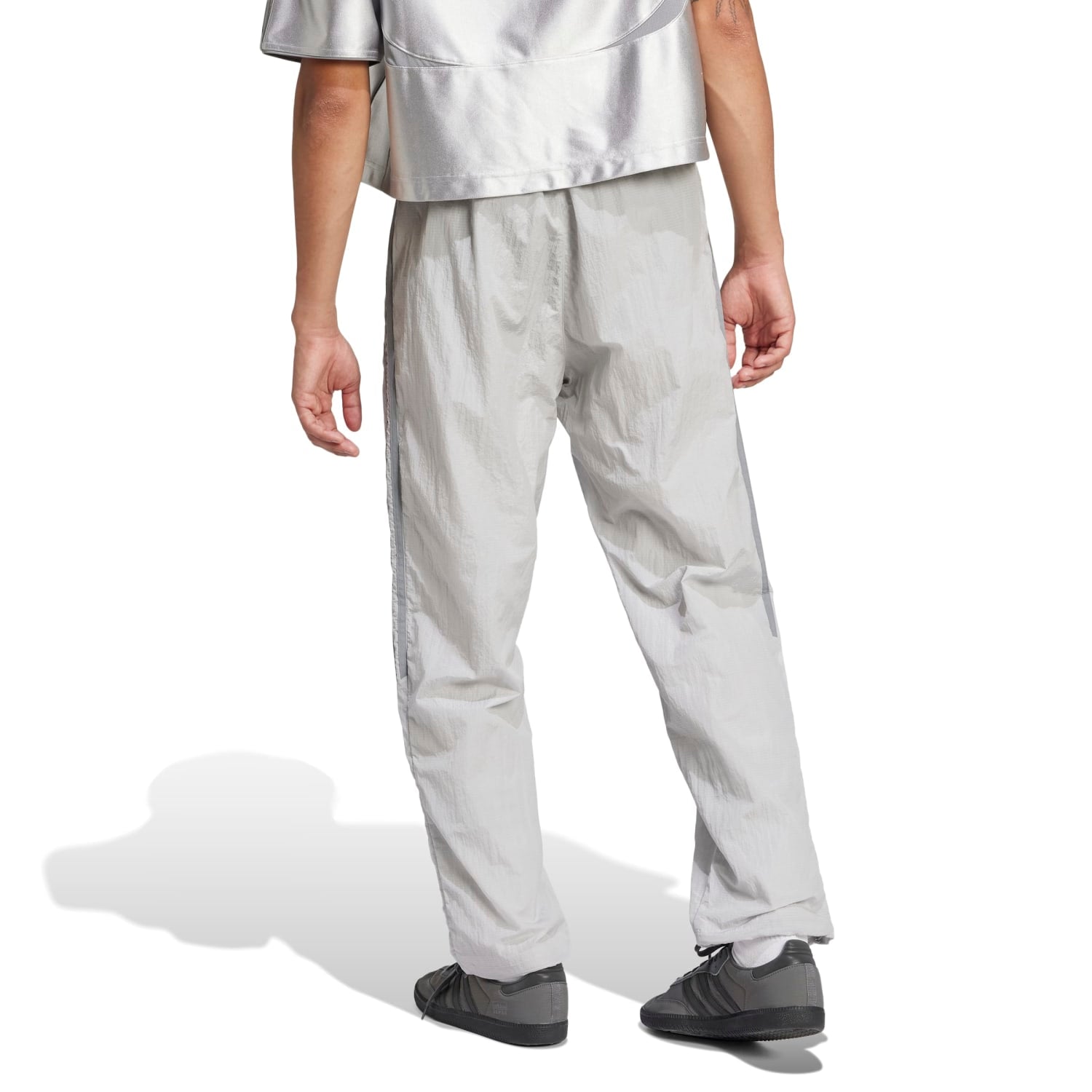 Adicolor joggers styled for a casual day out.