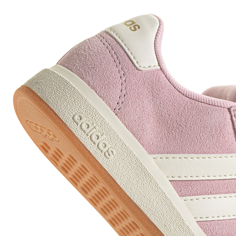 Close-up of Adidas Grand Court 00s kids sneakers in white leather, highlighting the sleek design and quality craftsmanship