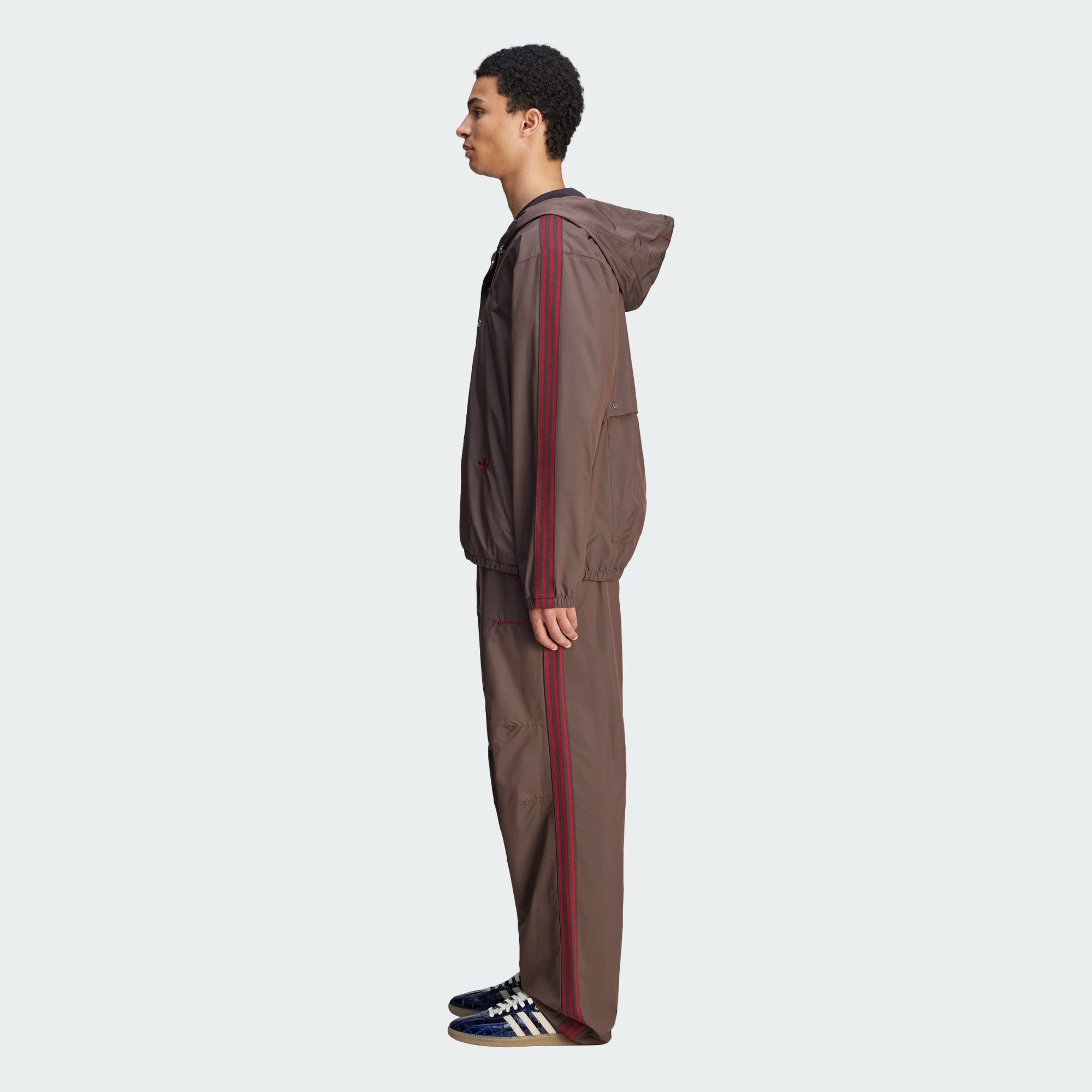 Back view highlighting snap-button pocket and bold red 3-Stripes on sleeves