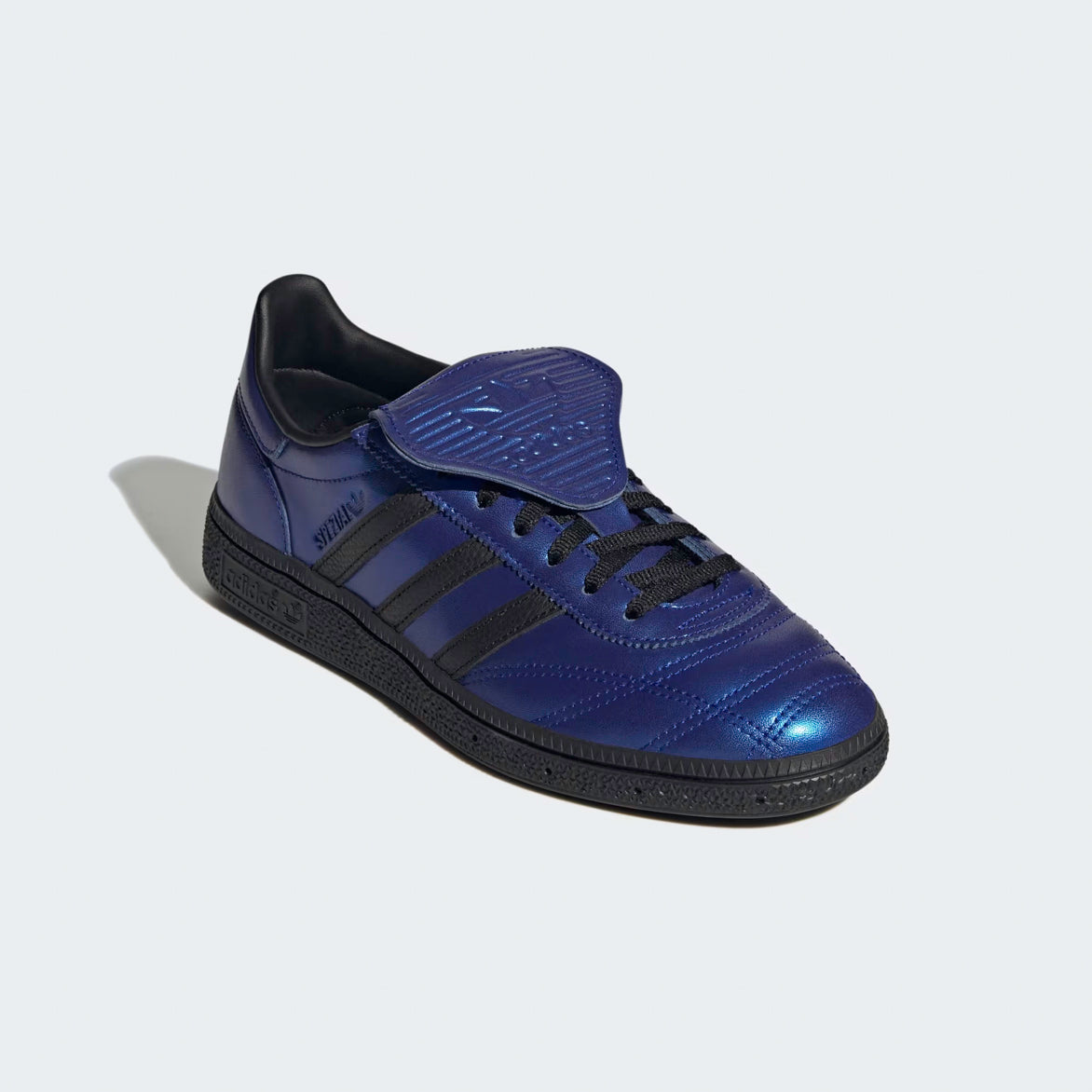 Side view of retro women’s sneakers in Lucid Blue and Core Black with logo details