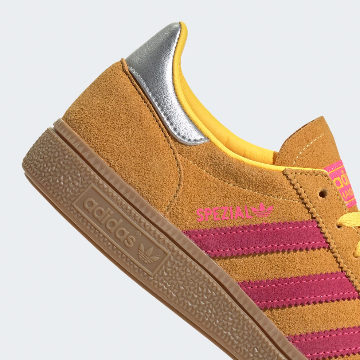 Dark gum rubber outsole of the Retro Handball Spezial womens sneakers, highlighting grip and durability.