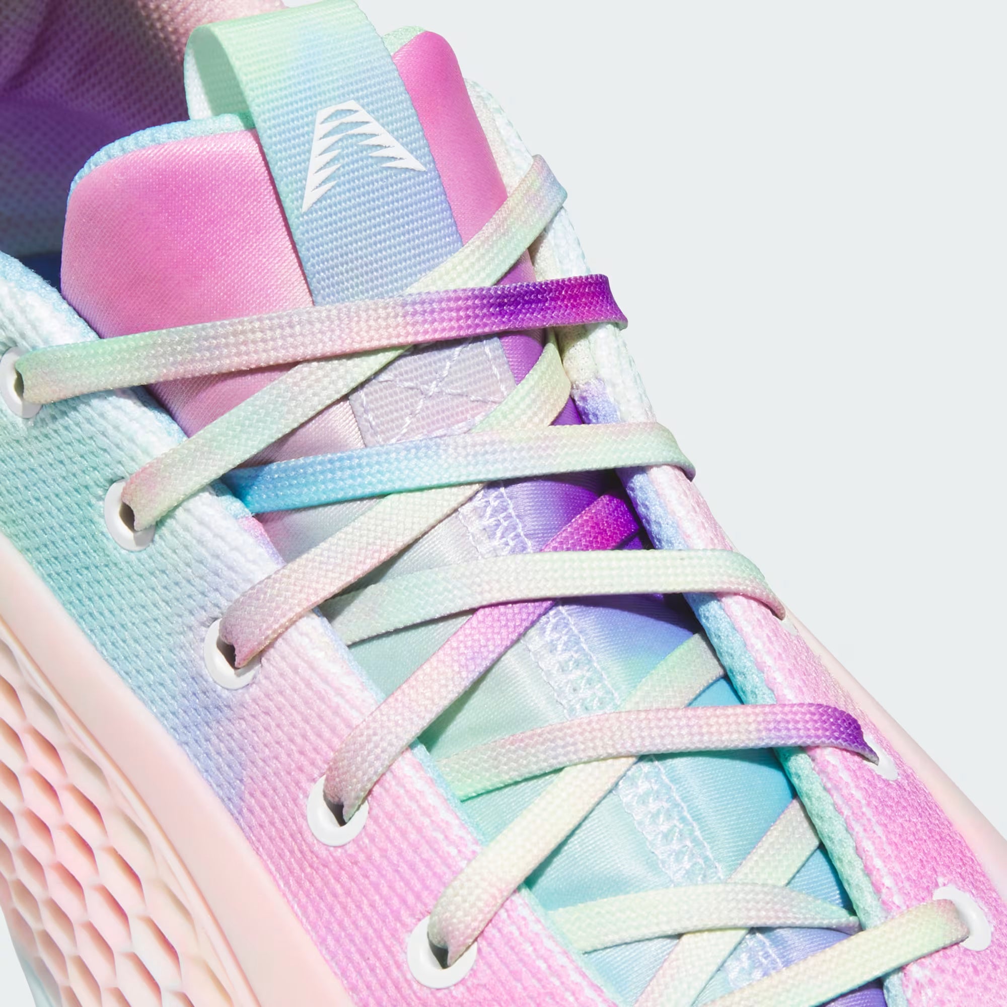 Close-up of BOOST and Lightstrike midsole on AE 1 Low 3SSB, highlighting energy return for basketball shoes