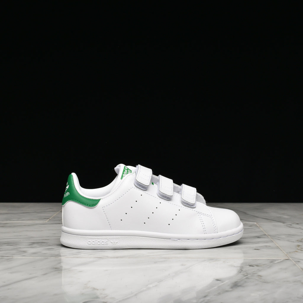 Close-up of adidas Stan Smith Velcro Kids Shoes White Green showing velcro straps and design details