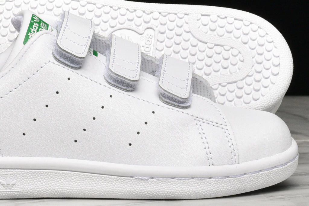 Close-up of adidas Stan Smith Velcro Kids Shoes White Green showing velcro straps and design details
